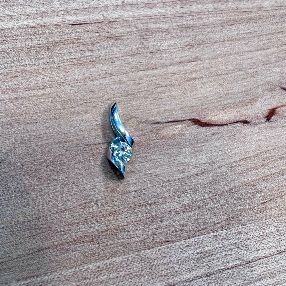 Single diamond pendant